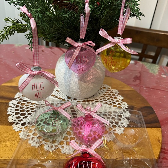 “Valentine’s Day ” ornaments - Set of 6
RAE DUNN - Picture 6 of 7